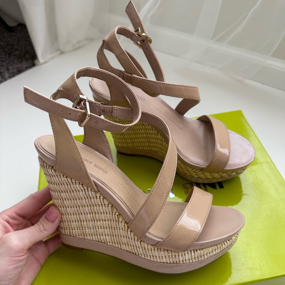 Gianni Bini platform shoes